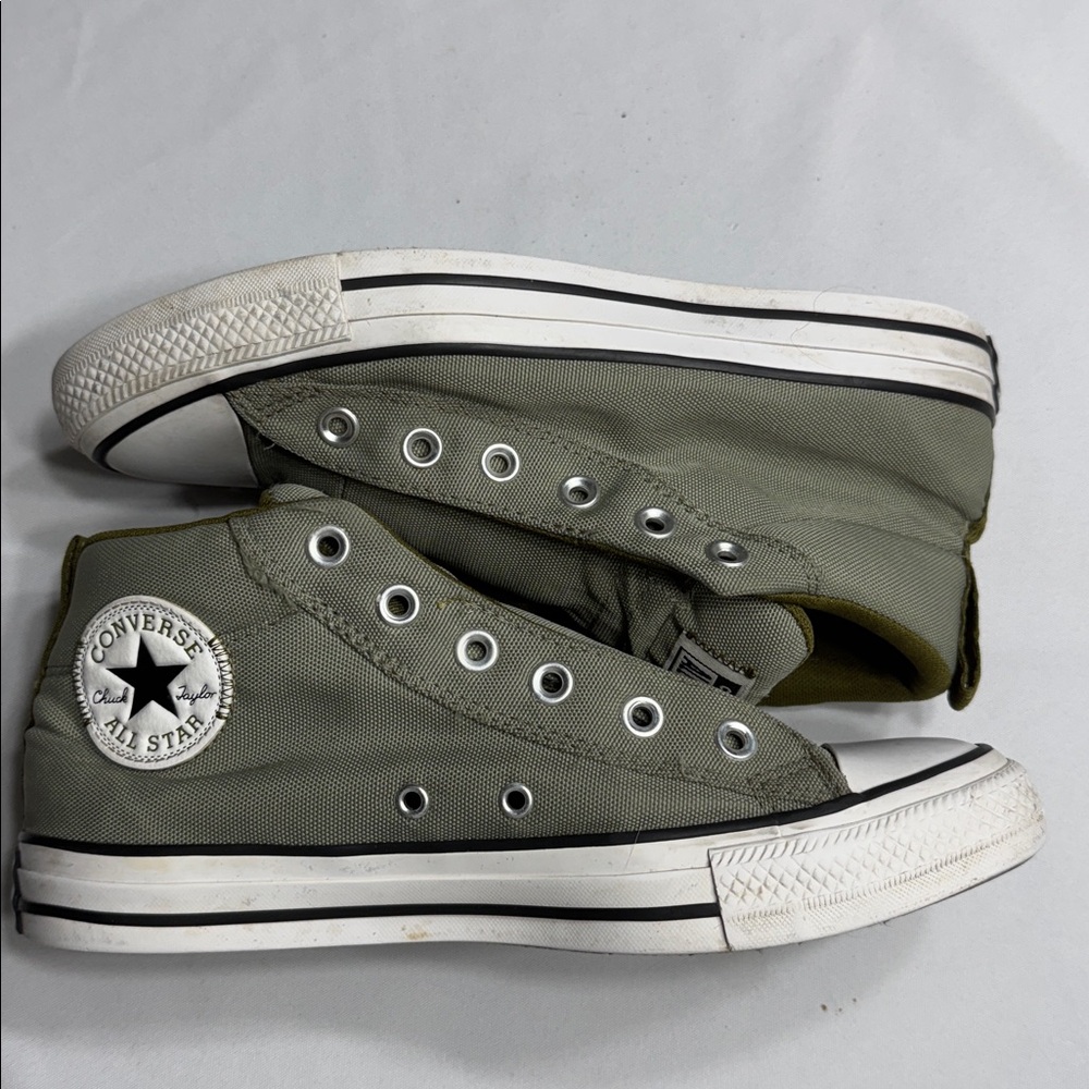 EUC unisex Converse All Star tennis shoes. Size men’s Size 7/women’s Size 9 - Picture 2 of 6